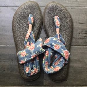 Sanuk floral yoga mat sling back sandals